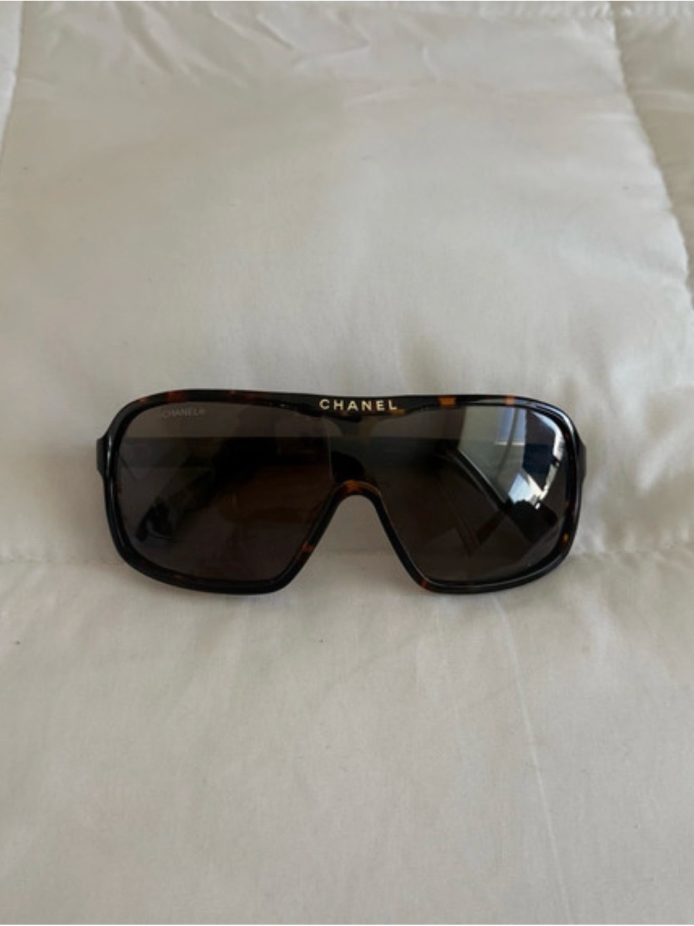Tortoiseshell Shield Sunglasses in Dark Brown